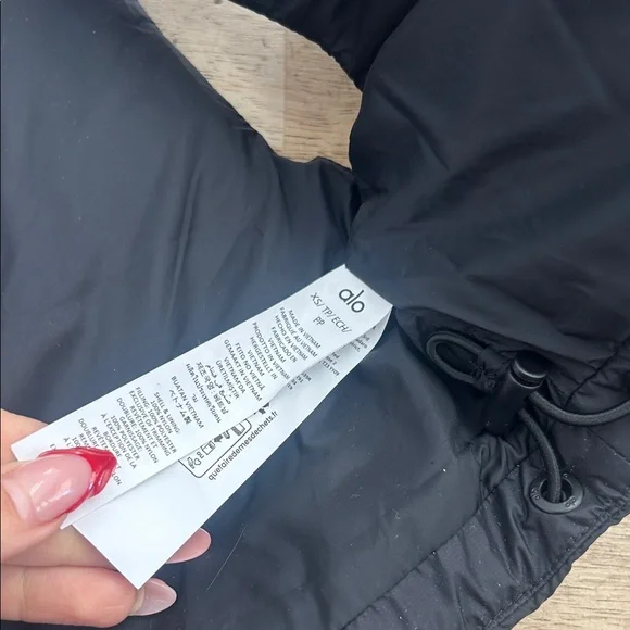 ALO Yoga Black Quilted Puff Vest - Picture 6 of 6